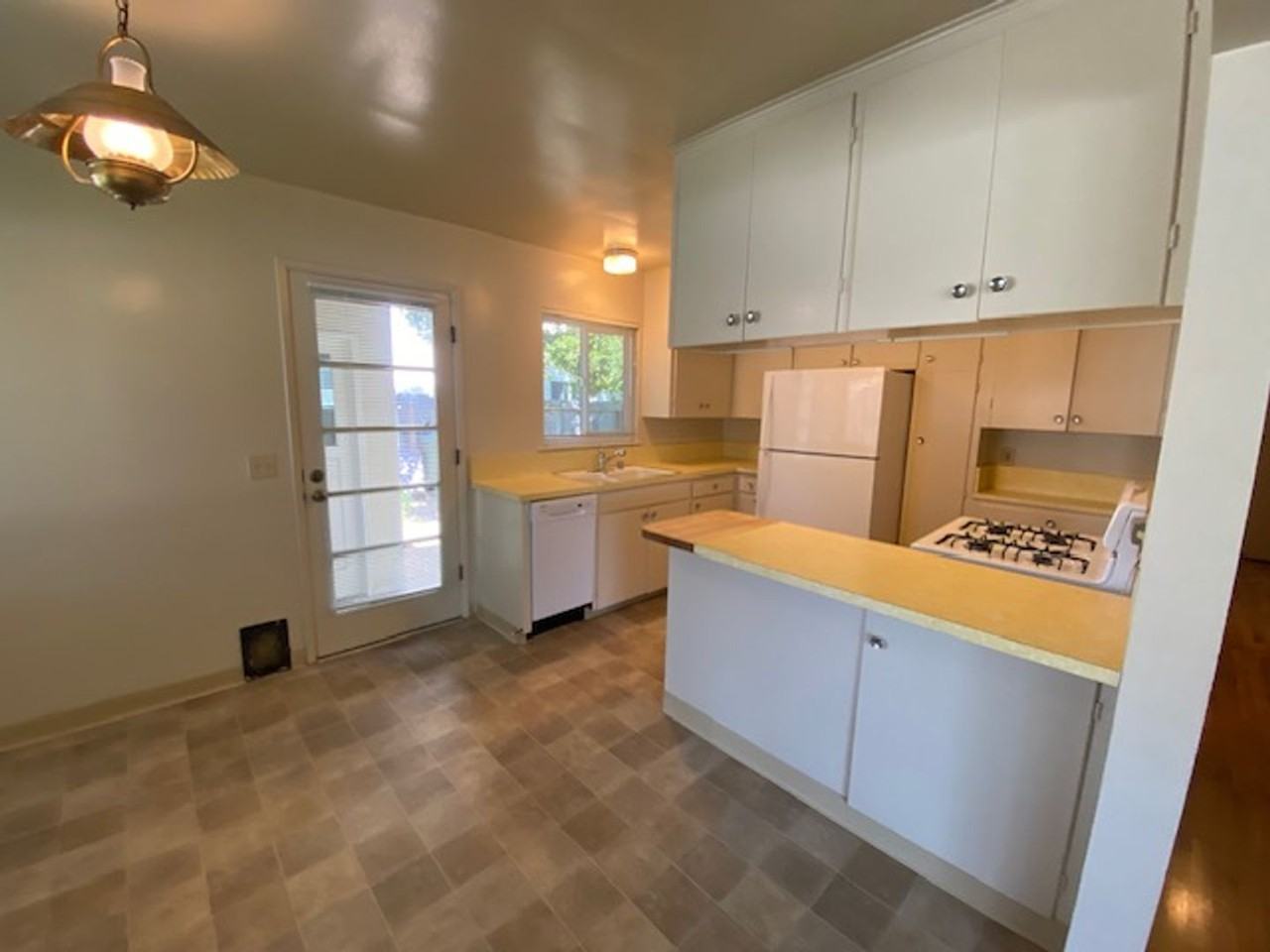 674 Oak St - Photo 6 of 28