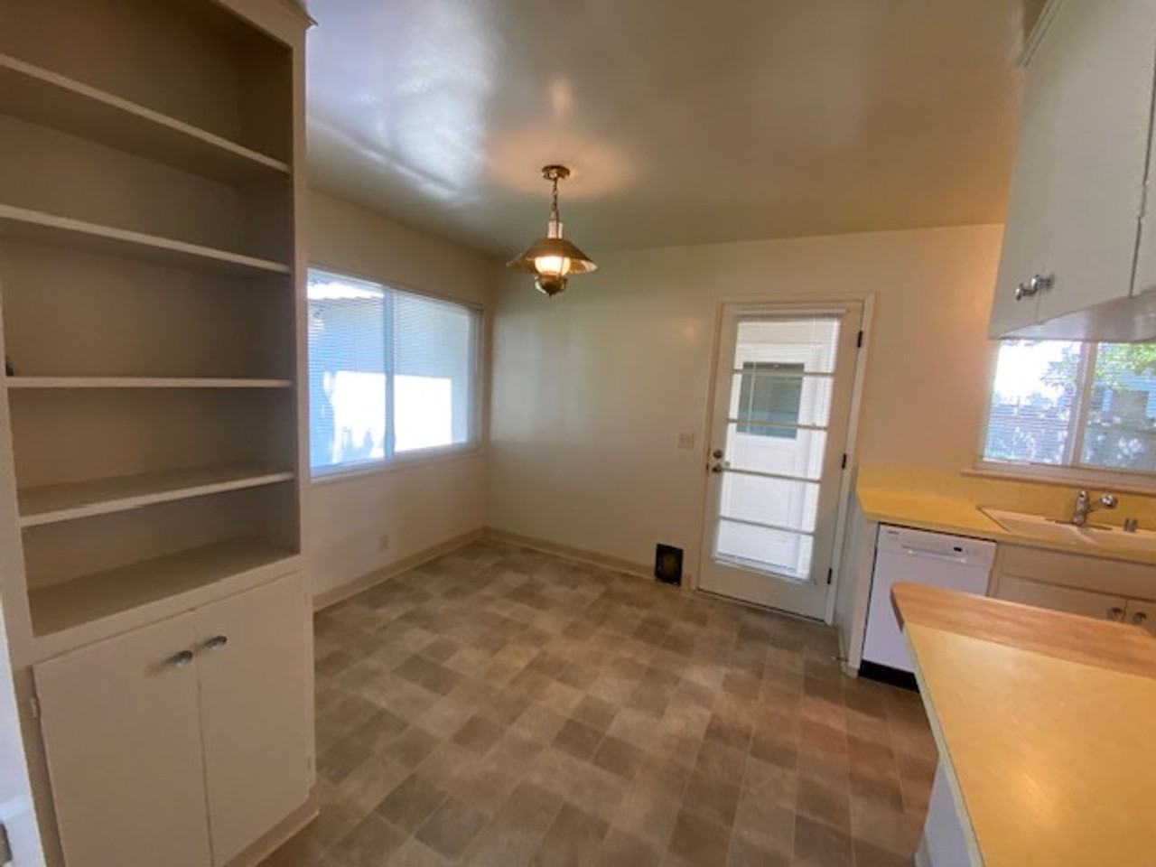 674 Oak St - Photo 7 of 28