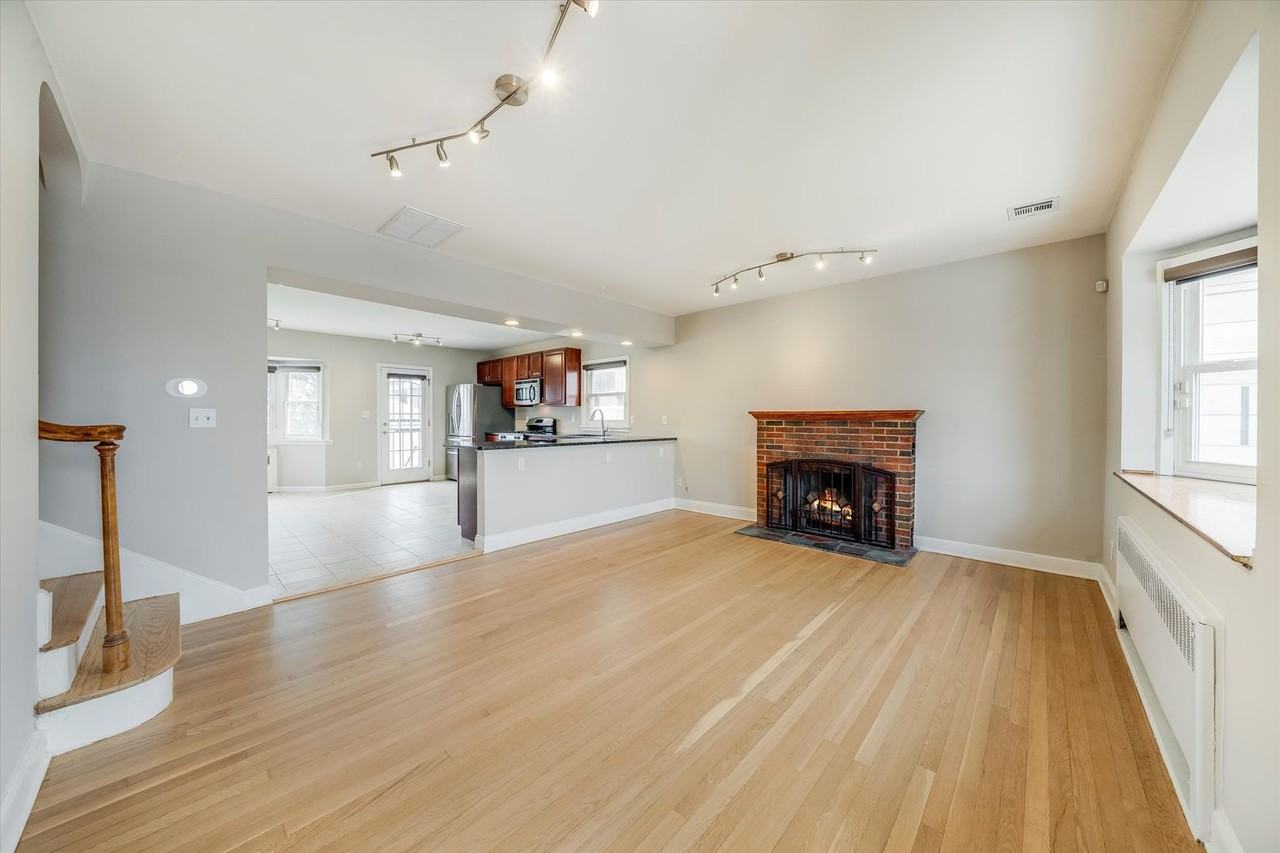 981 Johnson Pl - Photo 2 of 17