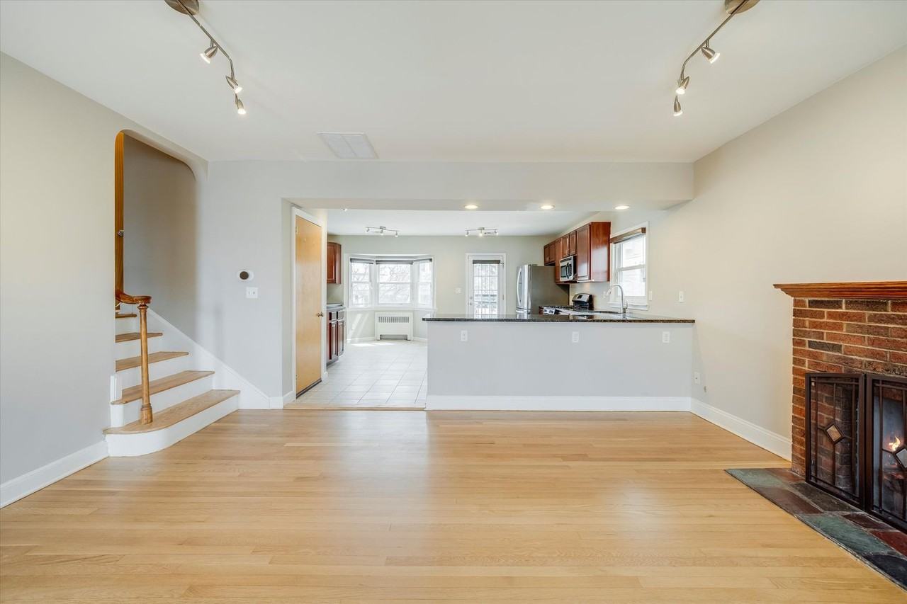 981 Johnson Pl - Photo 3 of 17