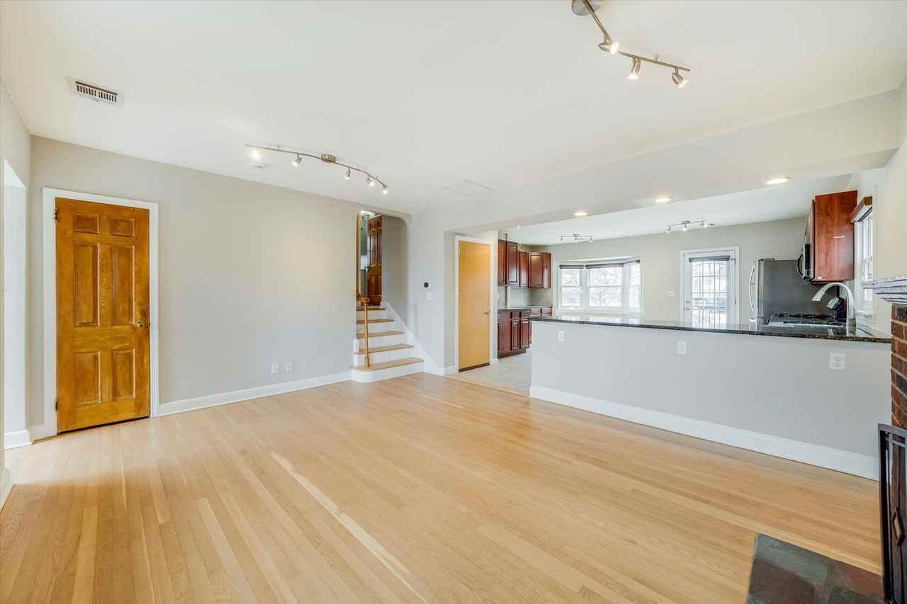 981 Johnson Pl - Photo 4 of 17