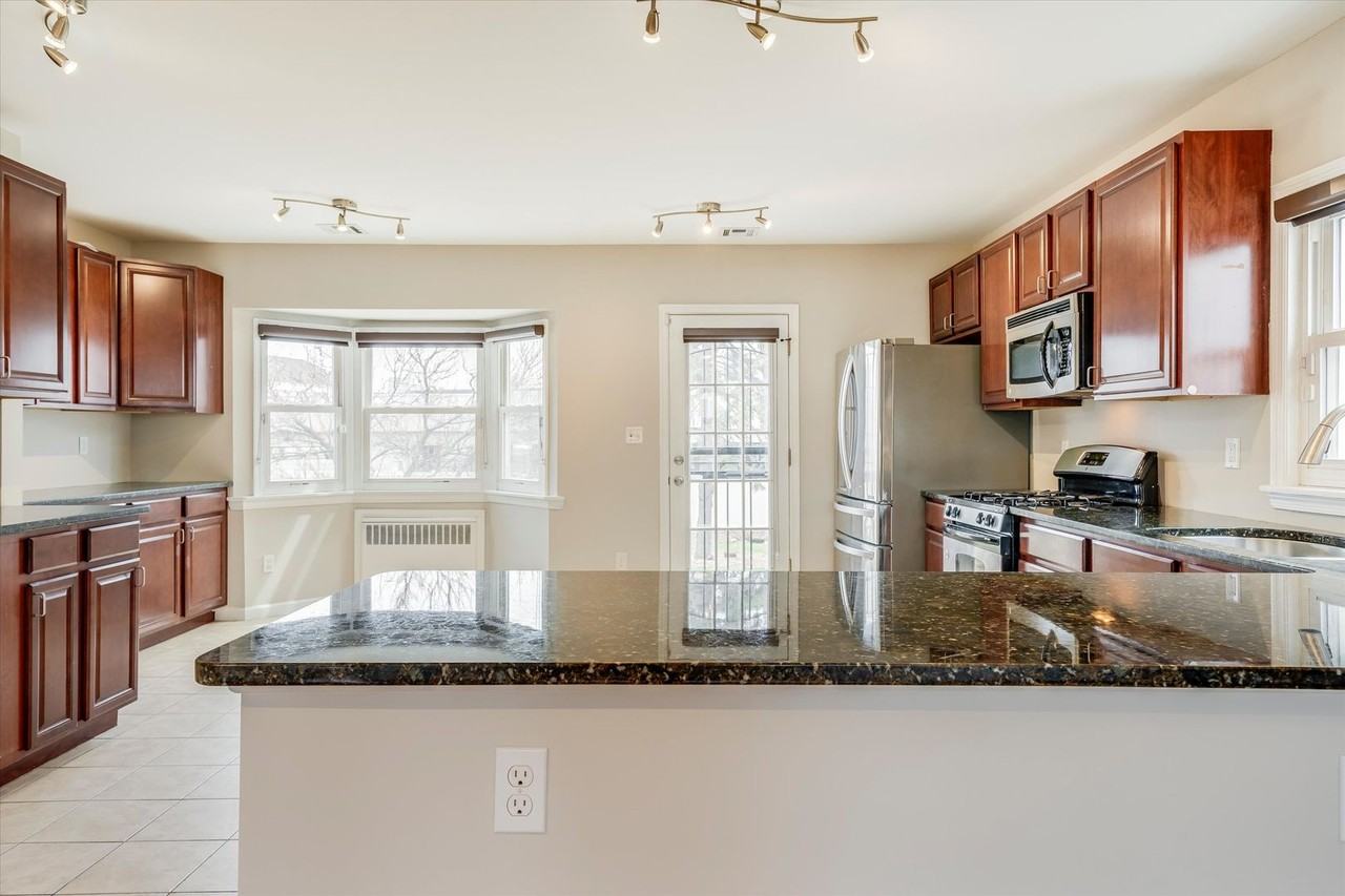 981 Johnson Pl - Photo 6 of 17