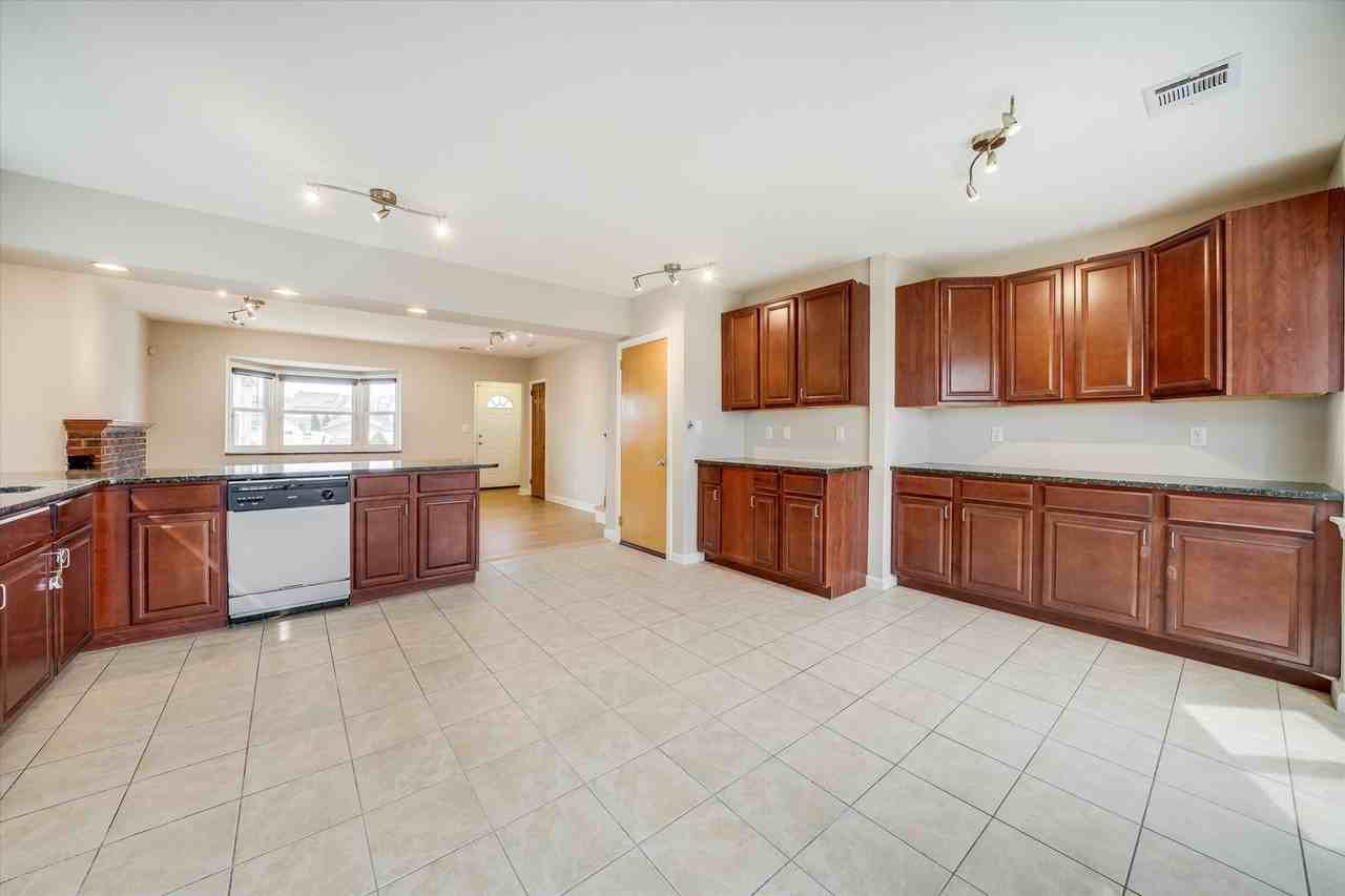 981 Johnson Pl - Photo 7 of 17