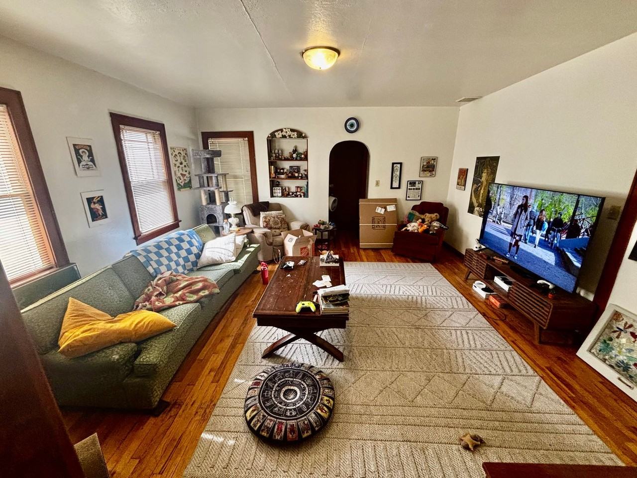 404 S Van Buren - Photo 2 of 13