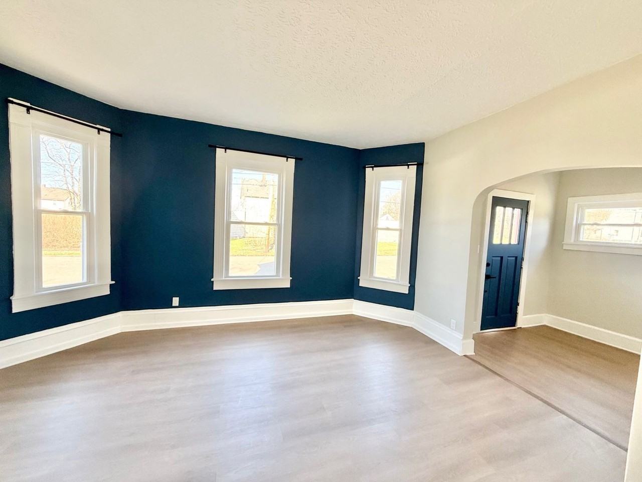 924 Spring Ave Ne - Photo 2 of 46