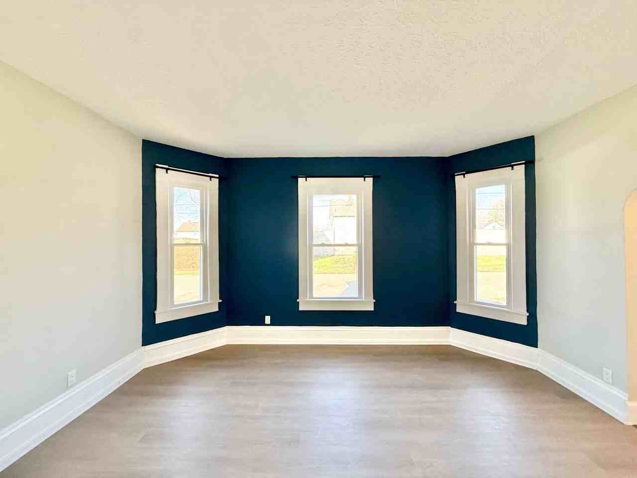 924 Spring Ave Ne - Photo 3 of 46