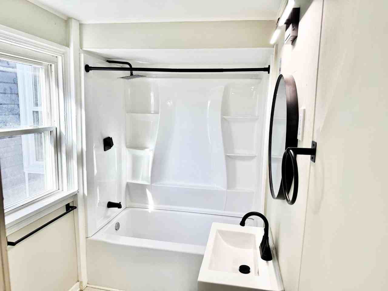 924 Spring Ave Ne - Photo 6 of 46