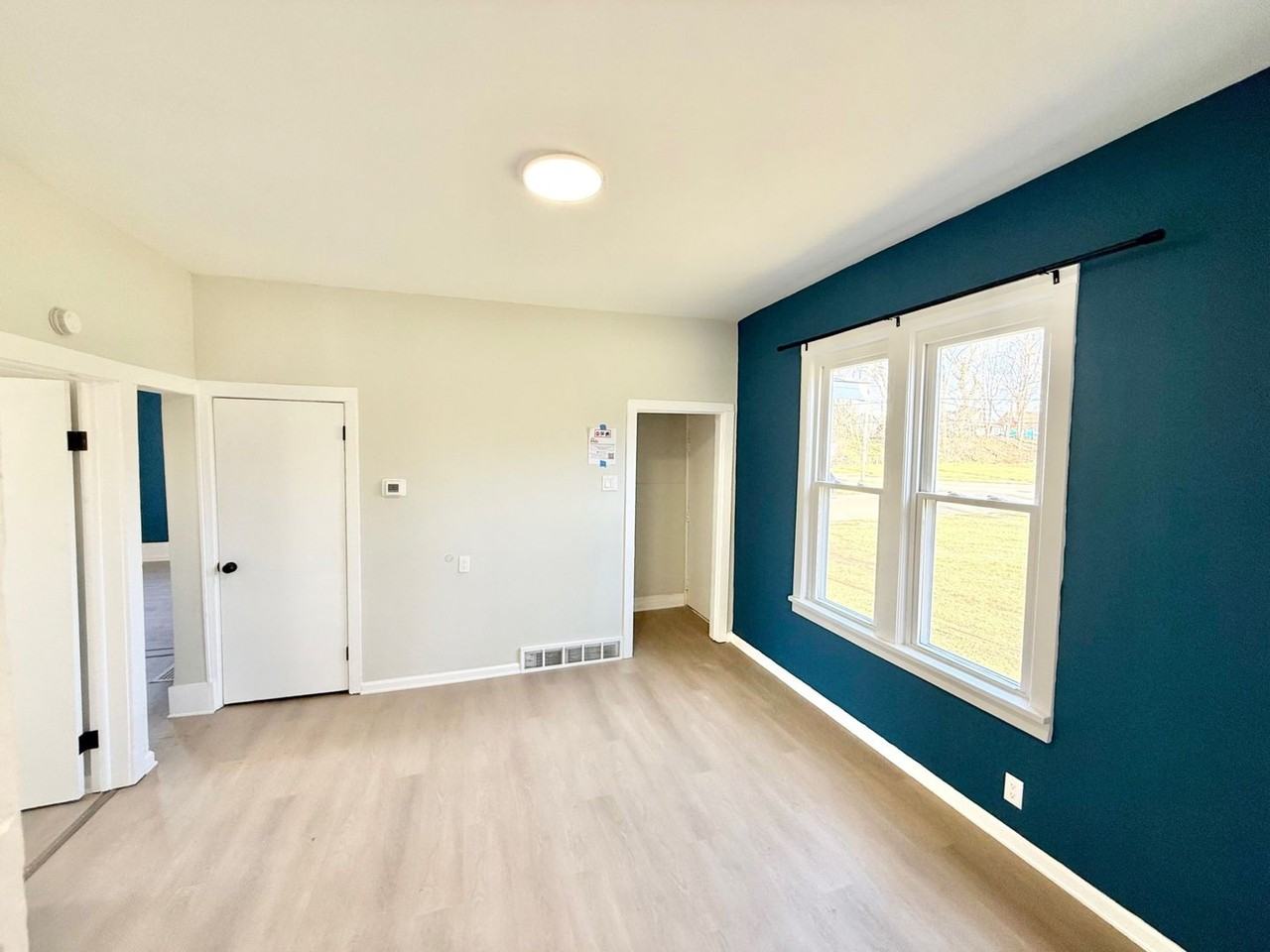 924 Spring Ave Ne - Photo 7 of 46