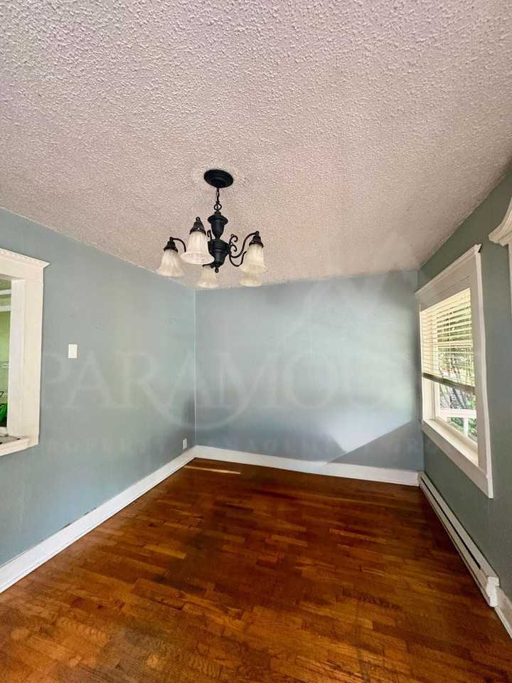 914 Taylor St E - Photo 4 of 18