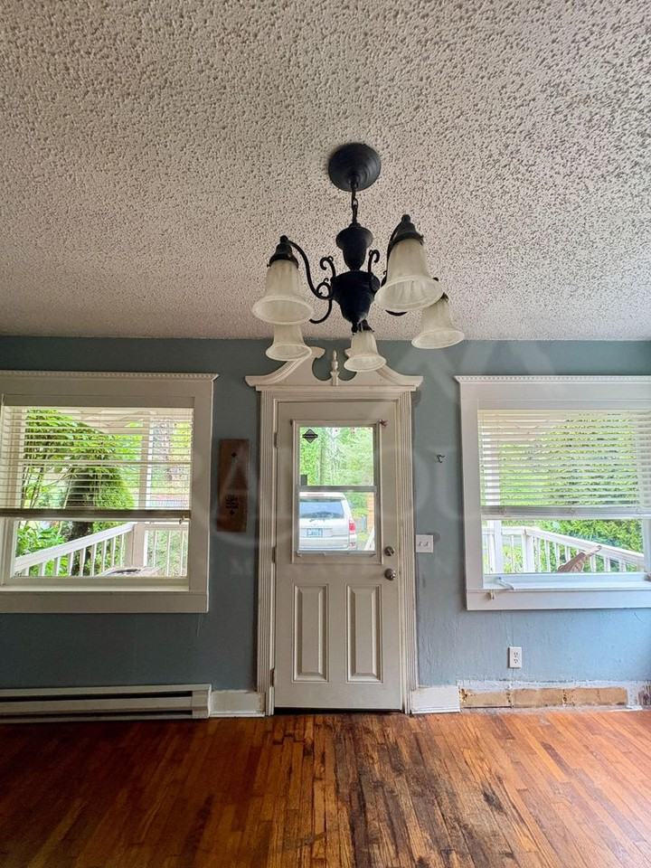 914 Taylor St E - Photo 5 of 18