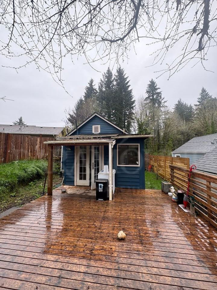 914 Taylor St E - Photo 2 of 16