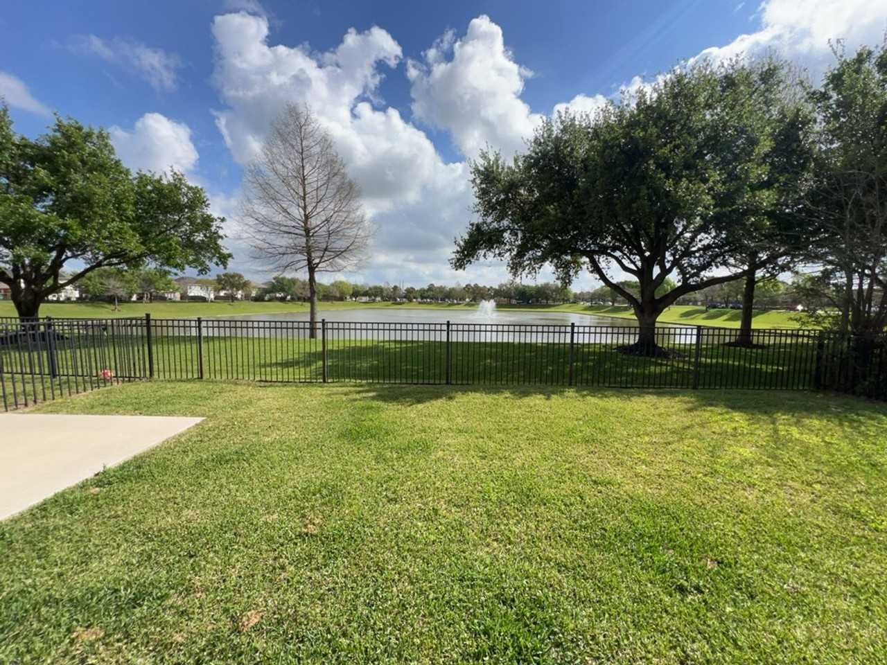 19526 Hancock Oak St - Photo 3 of 6