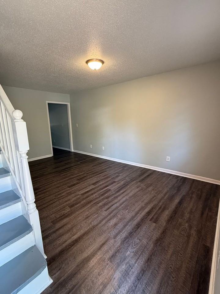 413 Booth Rd - Photo 4 of 13