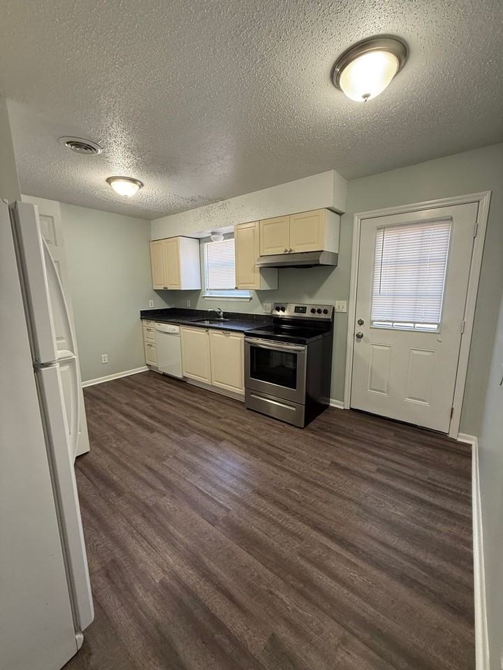 413 Booth Rd - Photo 5 of 13