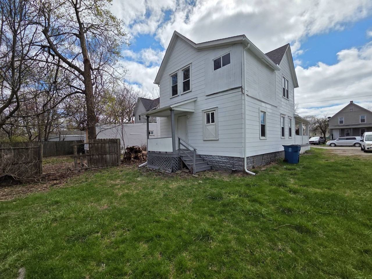 119 E 32nd St - Photo 3 of 34