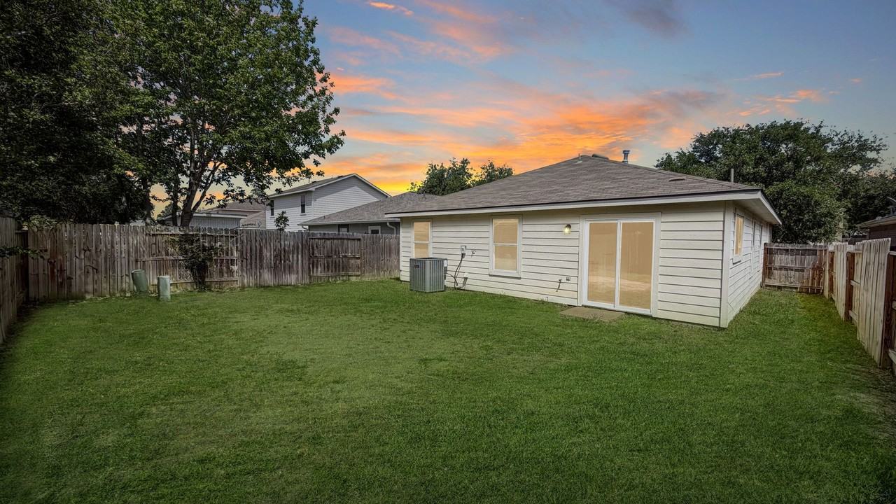 22807 Sherioaks Ln - Photo 2 of 14