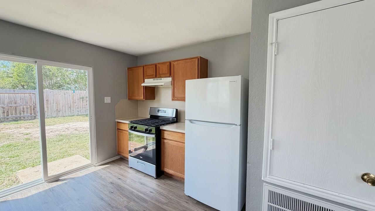 22807 Sherioaks Ln - Photo 3 of 14