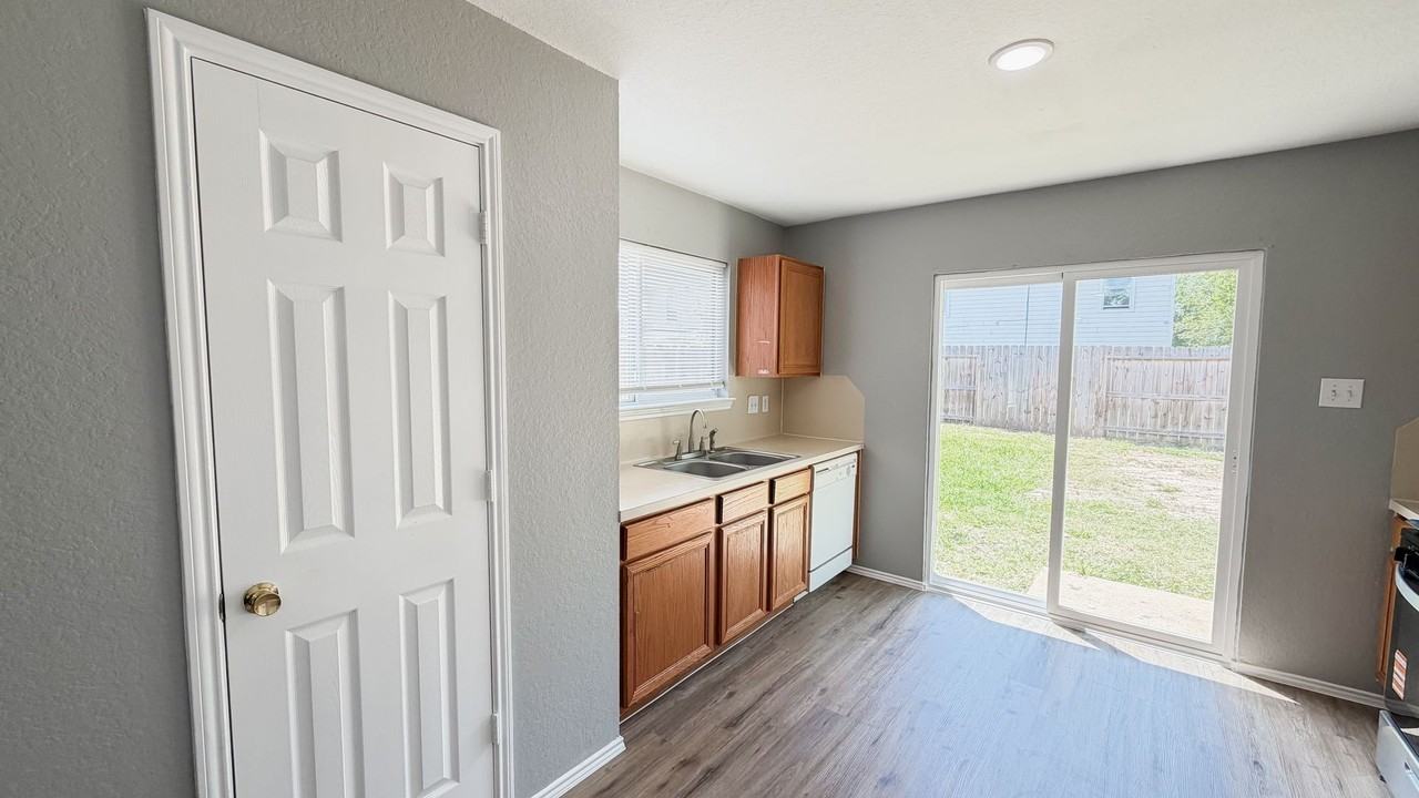 22807 Sherioaks Ln - Photo 4 of 14