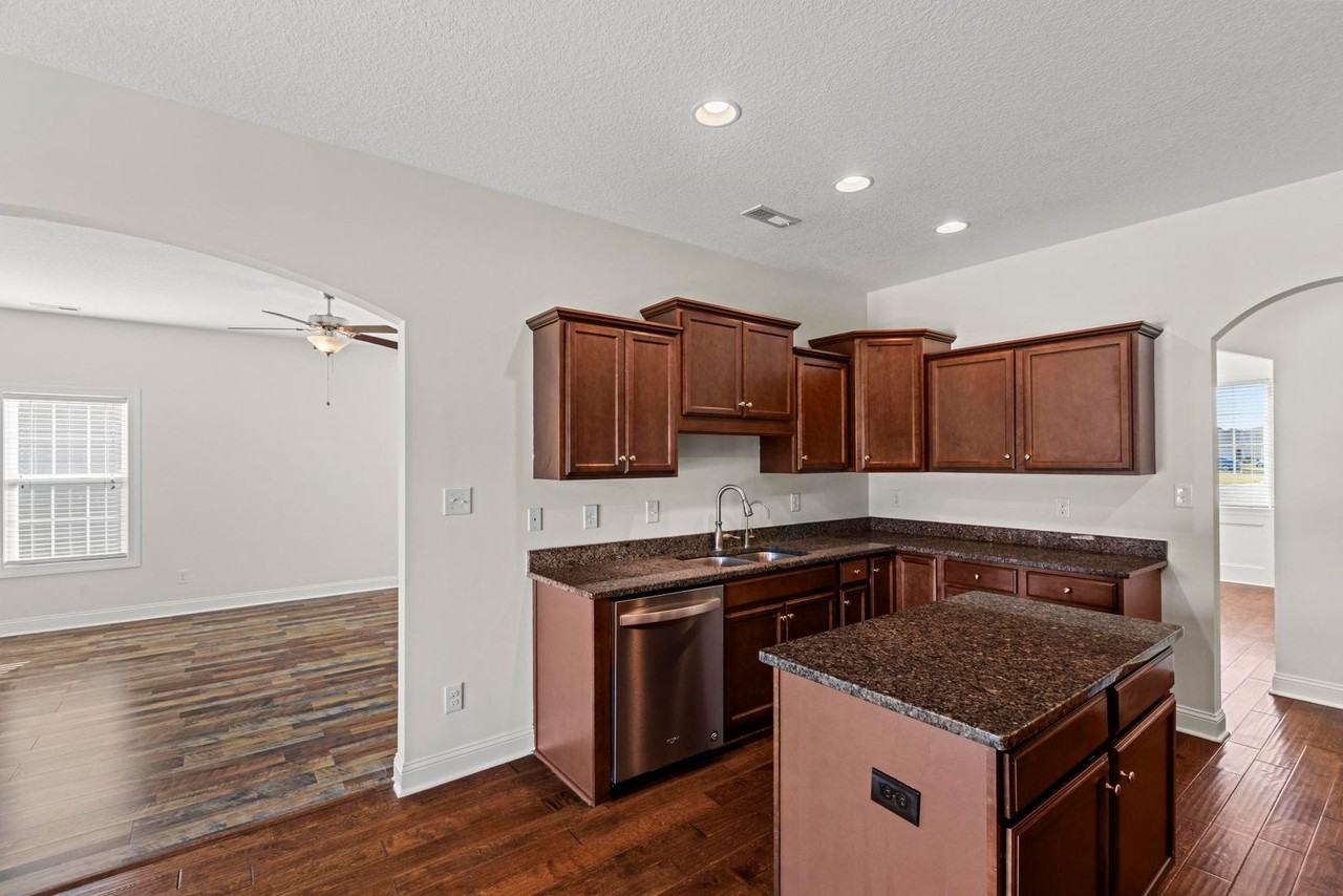 260 Cuddy Ct - Photo 4 of 25