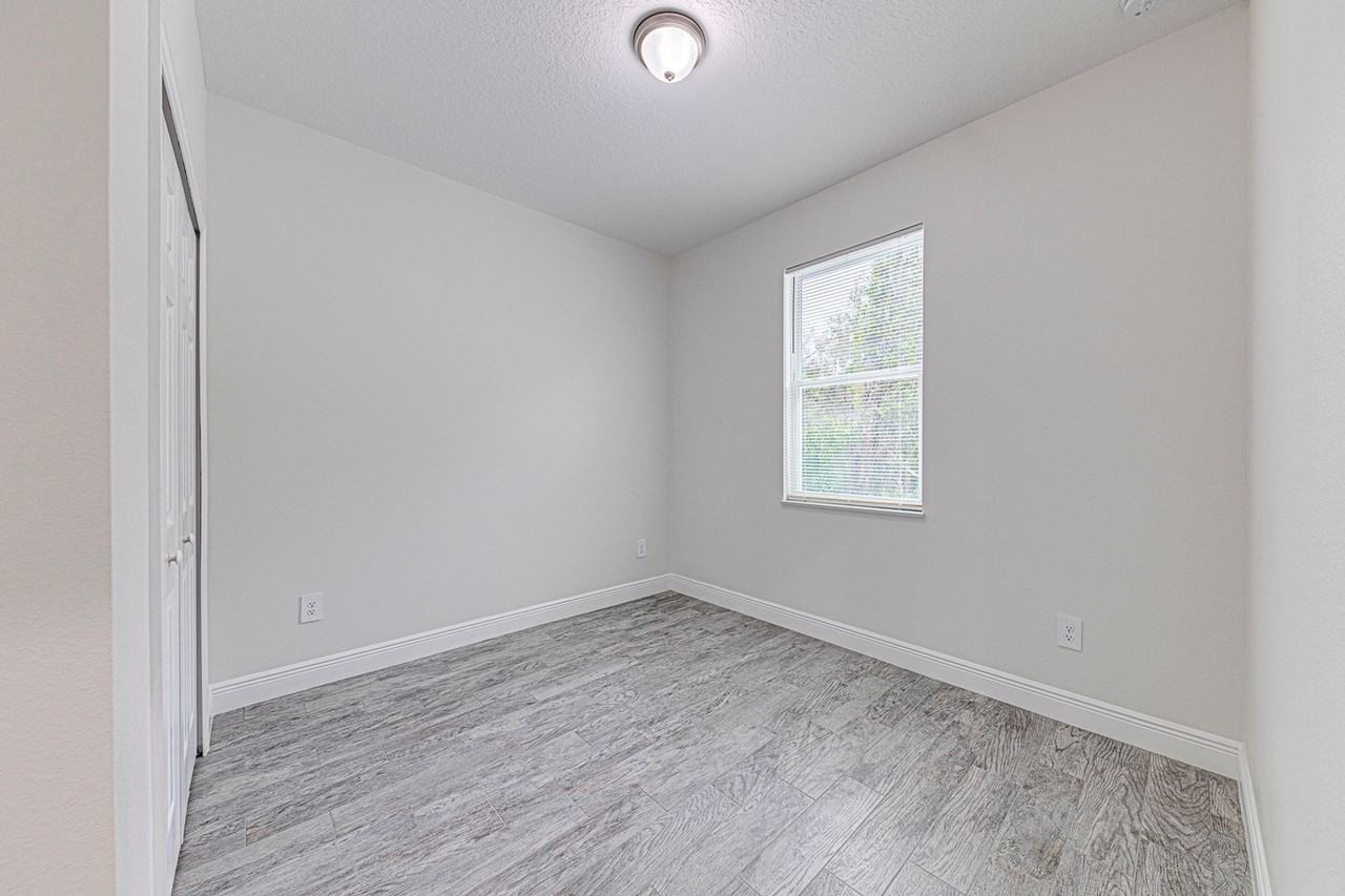 4949 Ives Ave - Photo 3 of 25