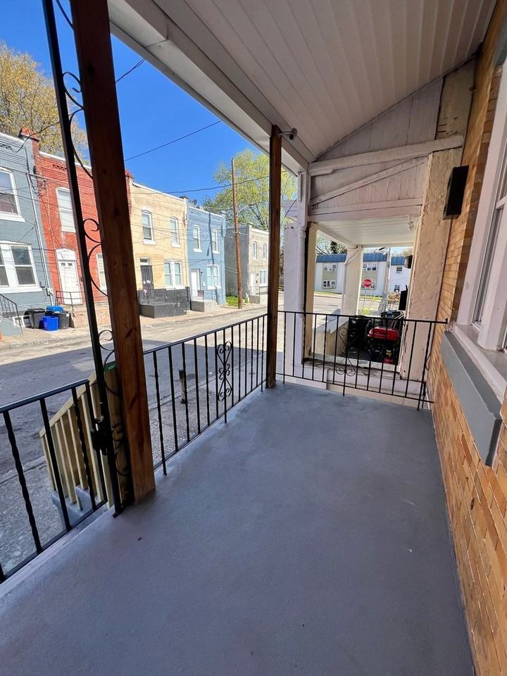 460 E Mechanic St - Photo 4 of 22