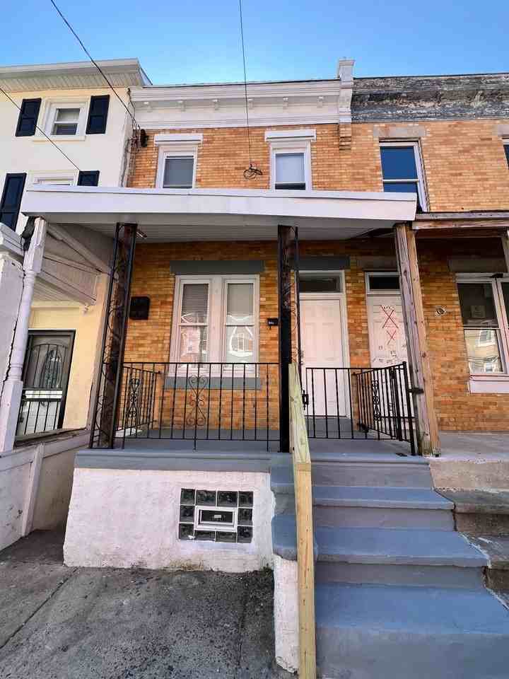 460 E Mechanic St - Photo 5 of 22