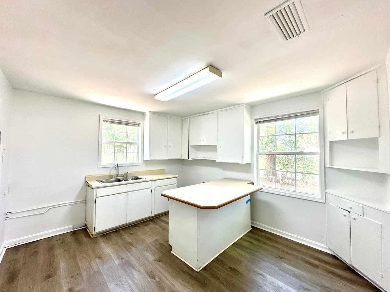 1104 Williams St #1 - Photo 5 of 25