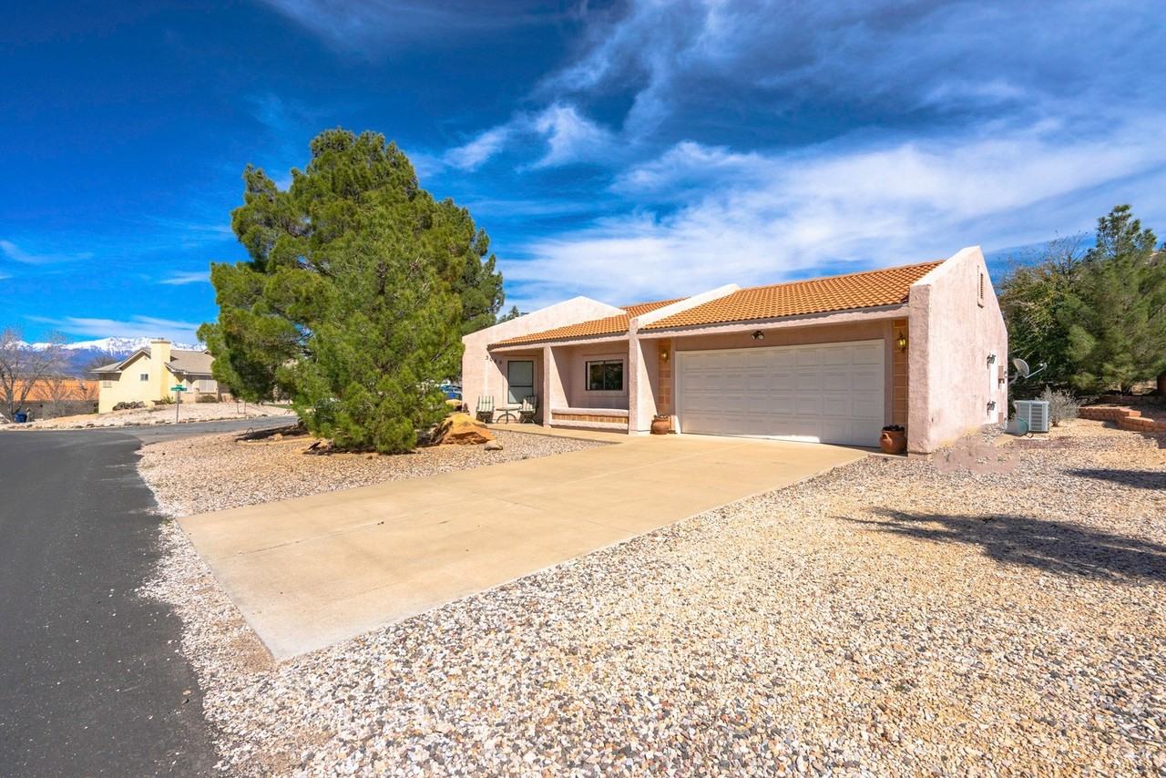 3049 Willow Dr - Photo 3 of 47