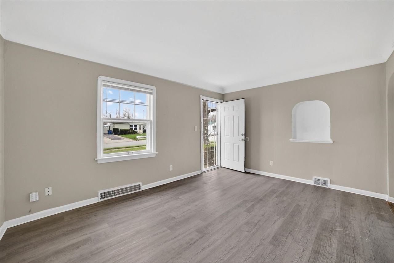 17208 Lipton Ave - Photo 3 of 23