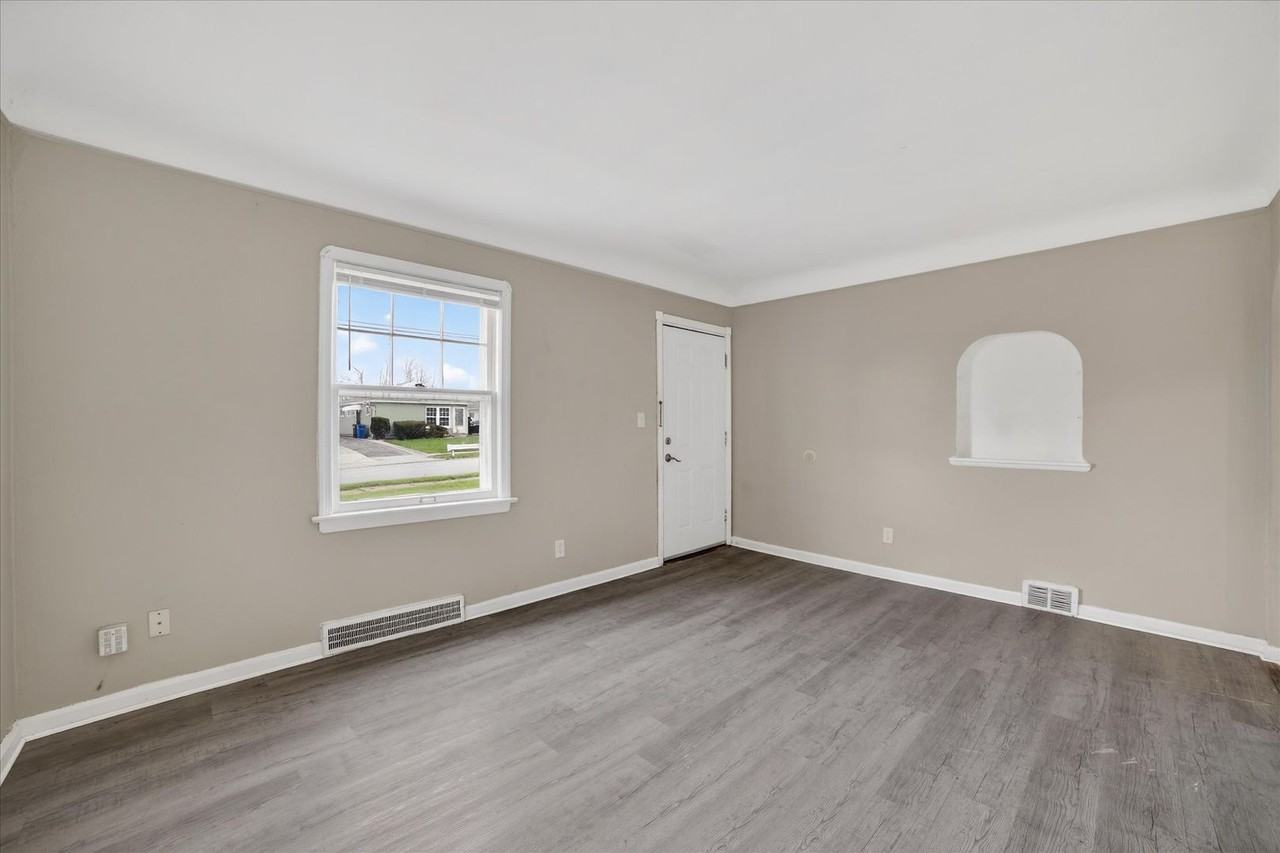 17208 Lipton Ave - Photo 4 of 23