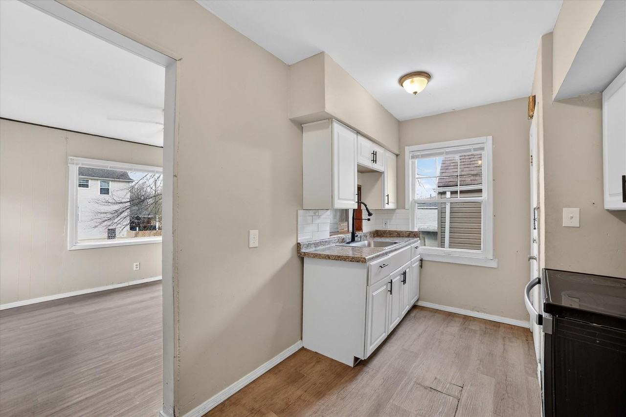 17208 Lipton Ave - Photo 7 of 23