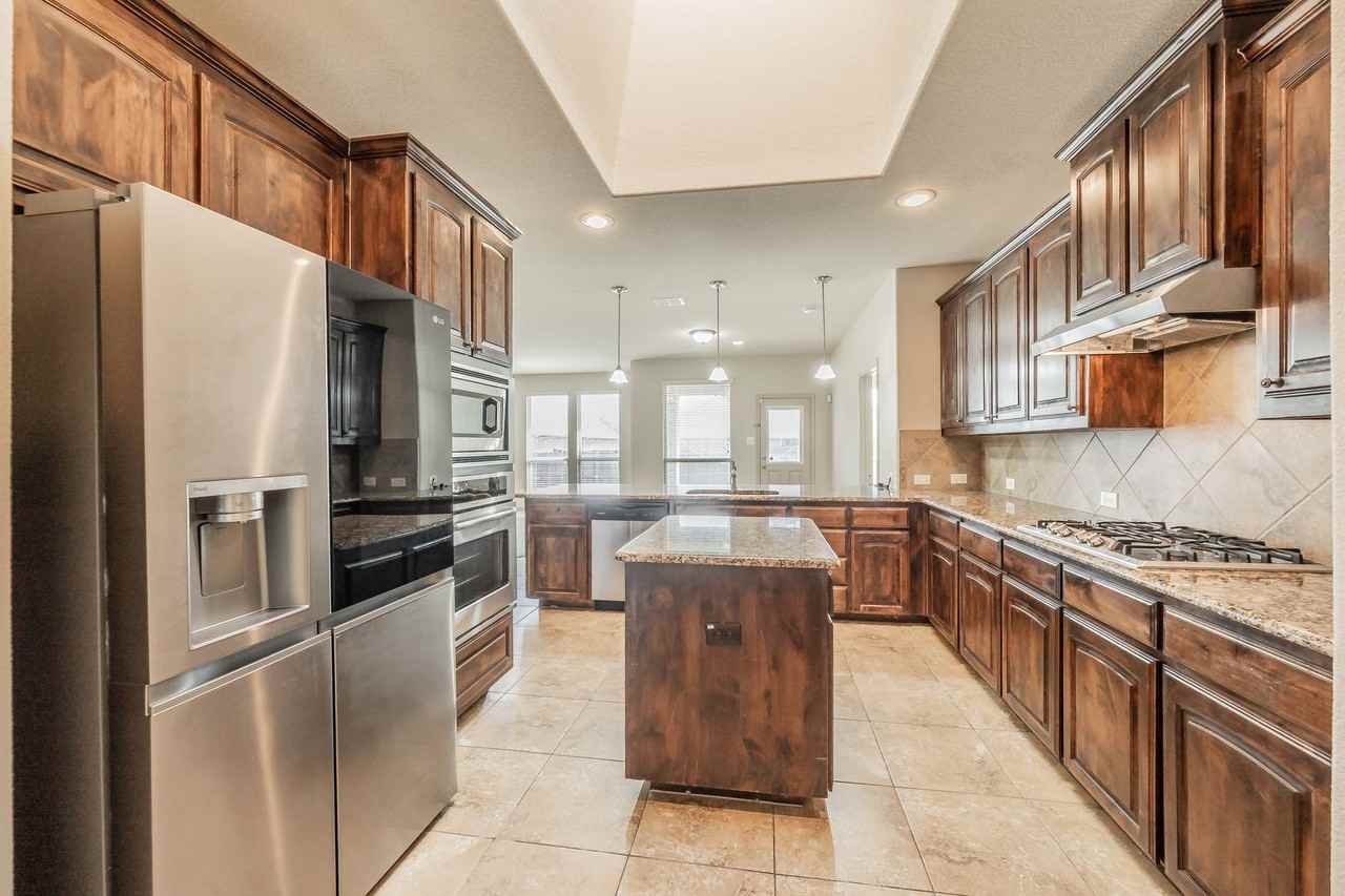 31 Mapleridge Dr - Photo 7 of 35