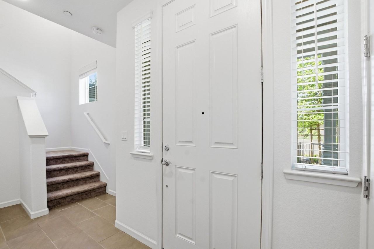 315 Pear Tree Ter - Photo 3 of 33