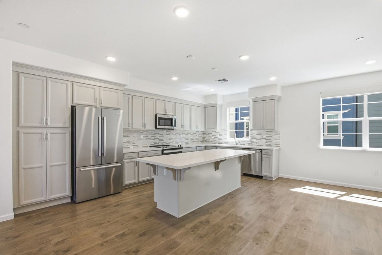 315 Pear Tree Ter - Photo 7 of 33