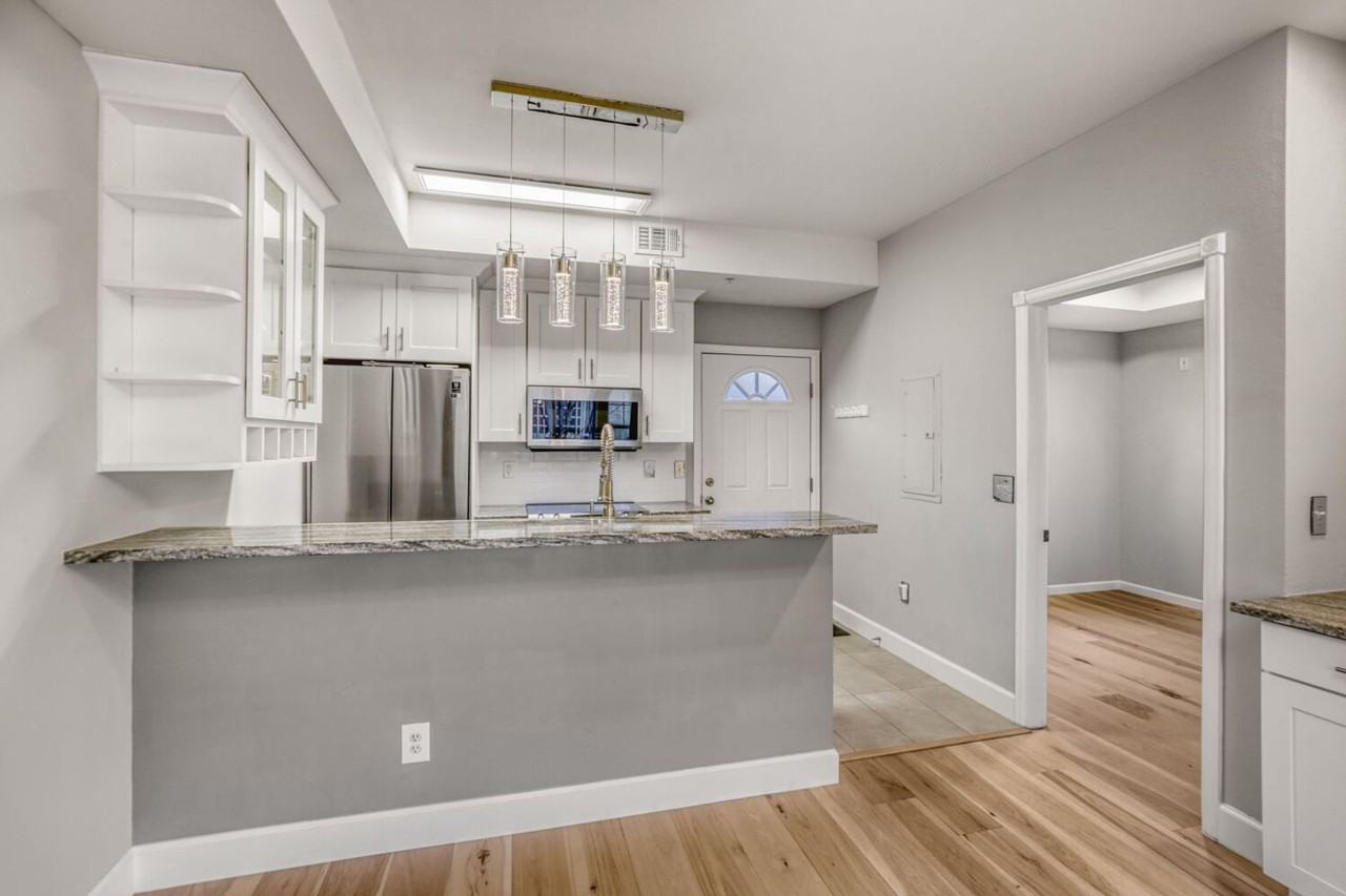 1834 Arapahoe Ave #B - Photo 5 of 17