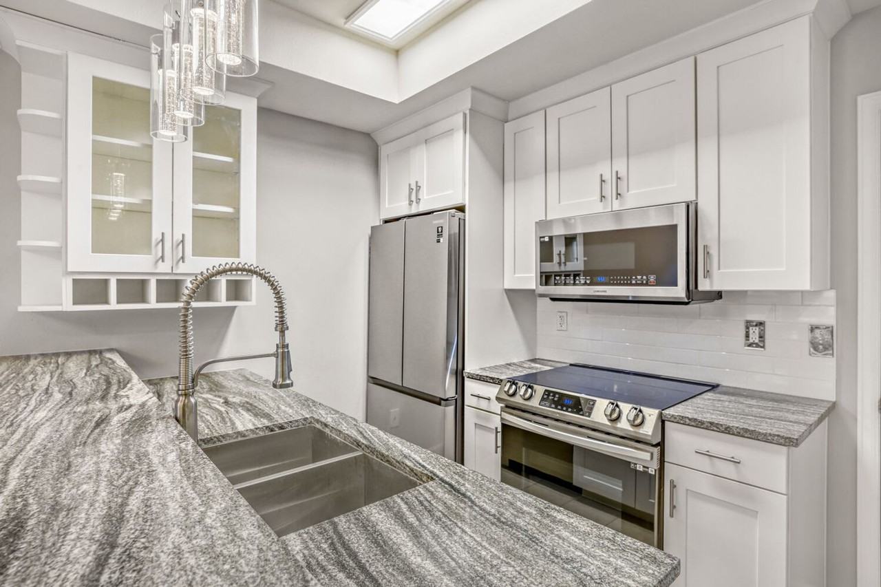 1834 Arapahoe Ave #B - Photo 6 of 17