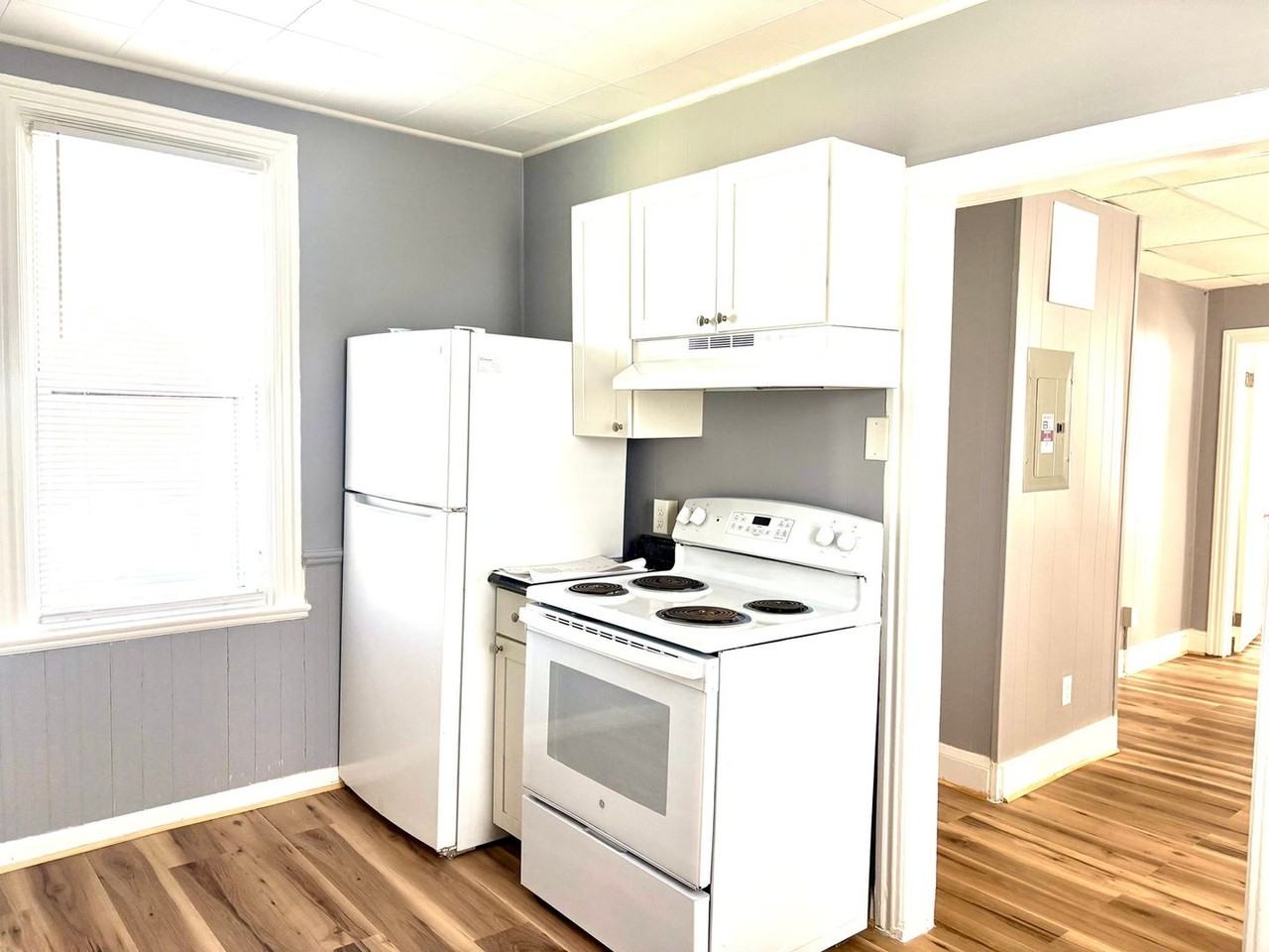 201 W 5th St - Photo 3 of 29