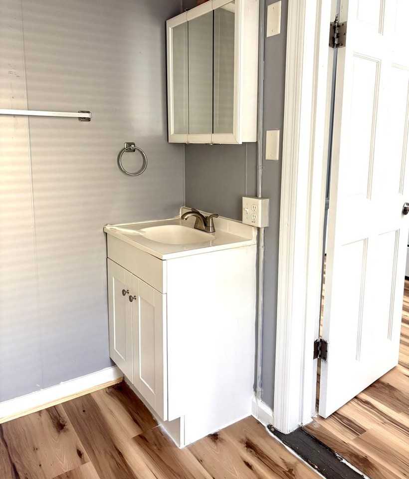 201 W 5th St - Photo 4 of 29