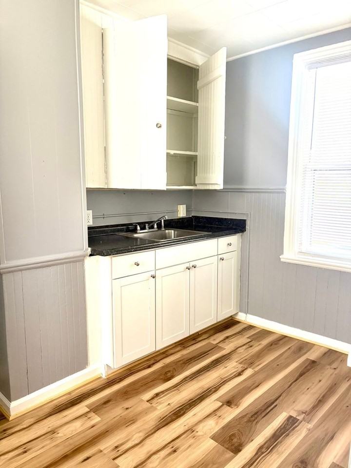 201 W 5th St - Photo 7 of 29