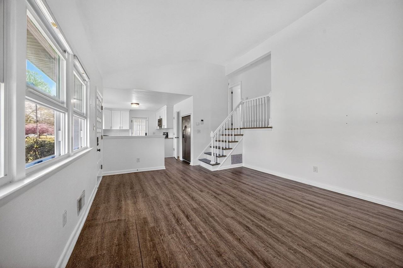 1013 Sherry Ave - Photo 4 of 15