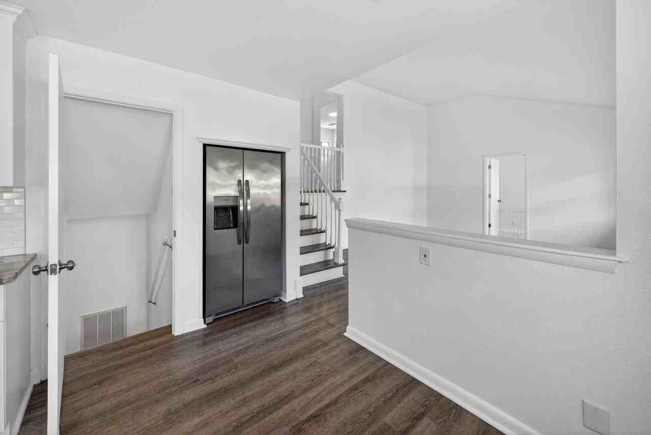 1013 Sherry Ave - Photo 5 of 15