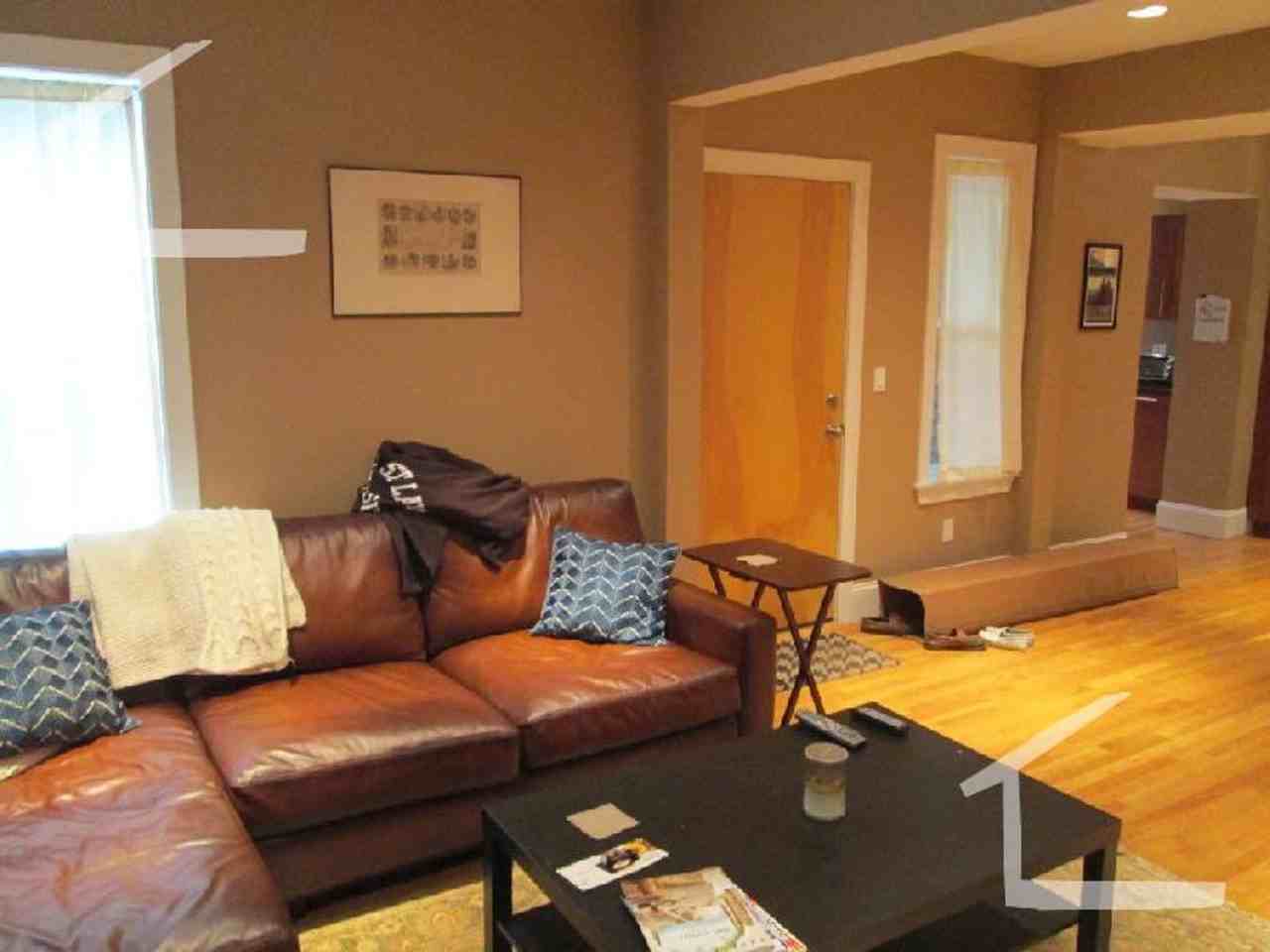 1607 Beacon St - Photo 4 of 12