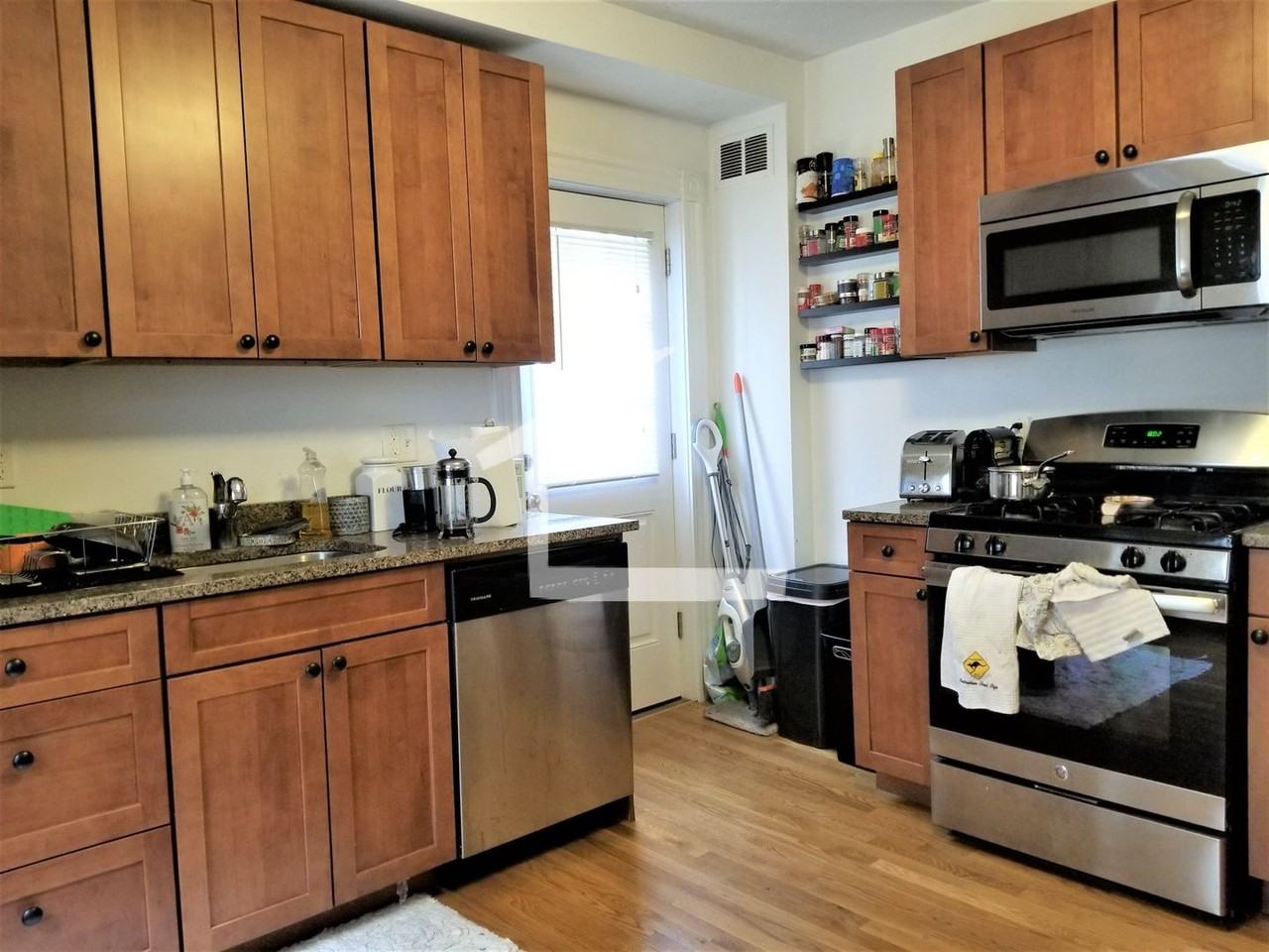 64 Murdock St - Photo 3 of 18