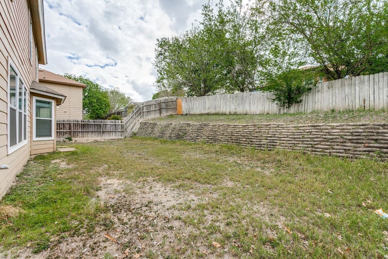 3410 Sherwin Dr - Photo 4 of 25