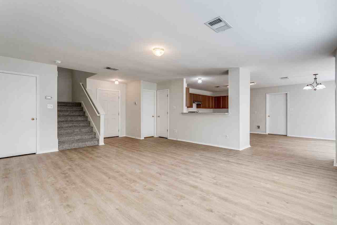 3410 Sherwin Dr - Photo 5 of 25
