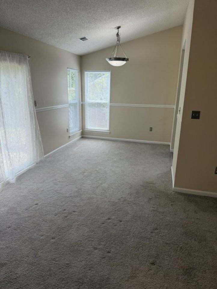 8712 Brookstead Dr - Photo 3 of 15