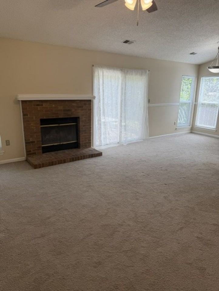 8712 Brookstead Dr - Photo 4 of 15