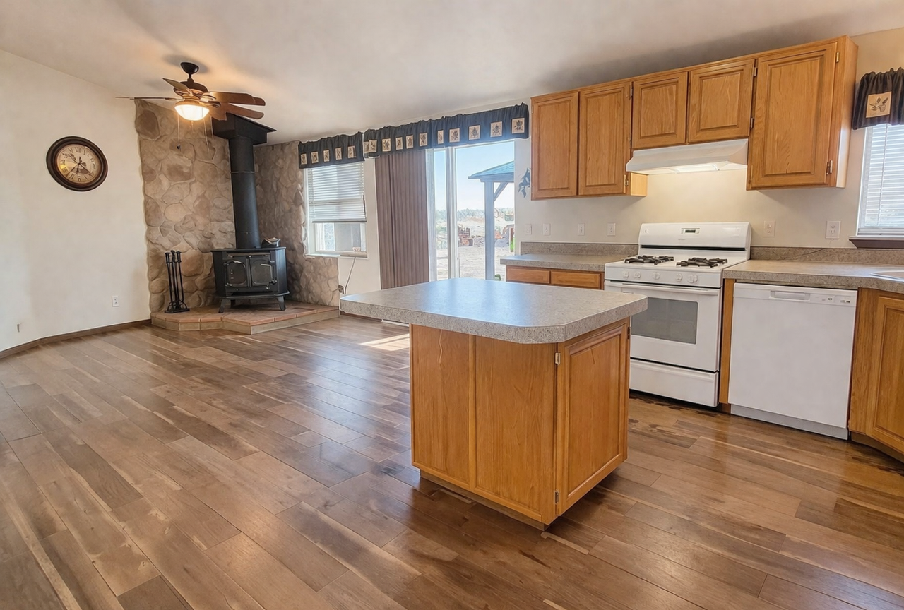 2905 2905 E Ninth Street - 2905 E Ninth St Silver Springs - Photo 2 of 9