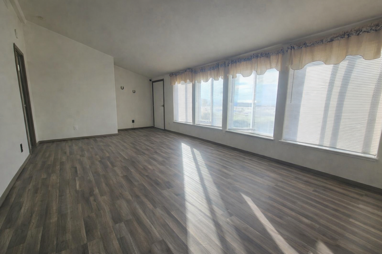 2905 2905 E Ninth Street - 2905 E Ninth St Silver Springs - Photo 4 of 9