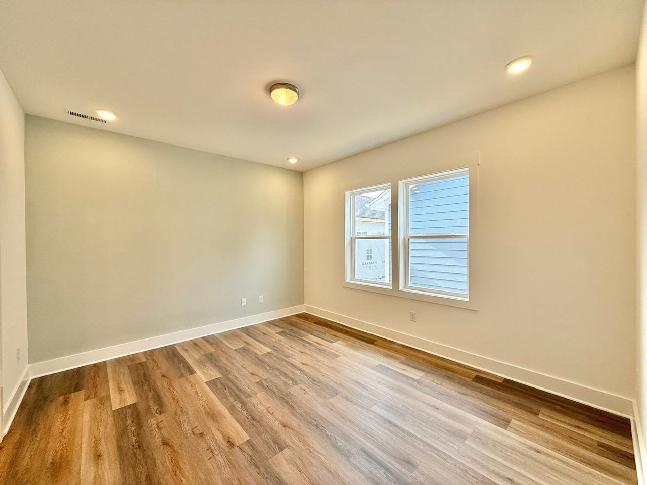 885 Central Park Dr - Photo 7 of 21